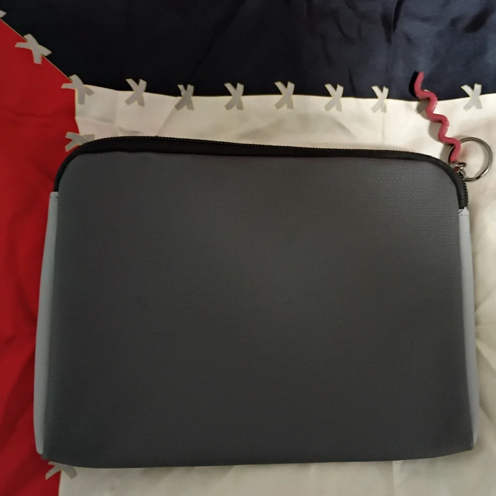 ❤️New TUMI Light / Dark Gray Cosmetic Travel Bag